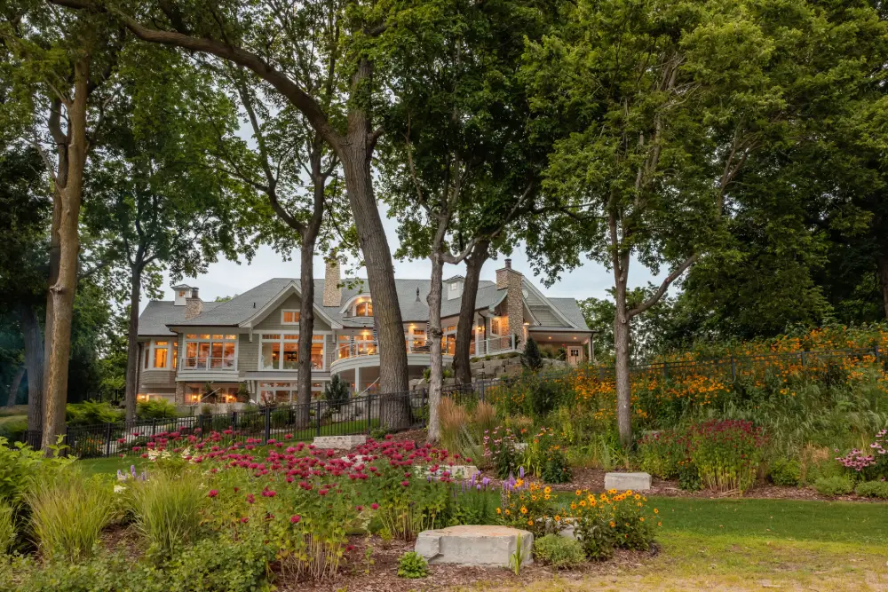 8MNHamptons