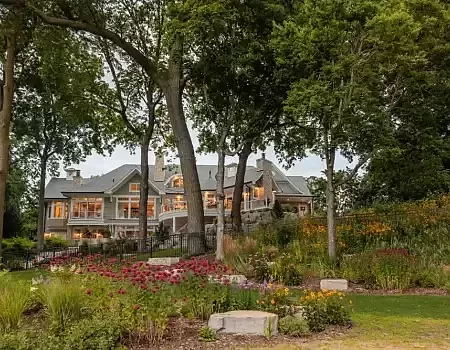 8MNHamptons